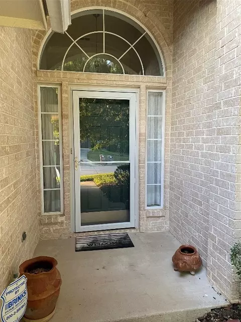 720 Bent Tree Ct, Hurst, TX 76054 photo 4