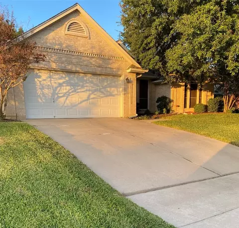 720 Bent Tree Ct, Hurst, TX 76054 photo 3