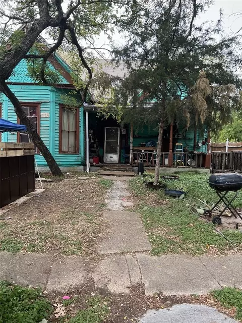 203 E Davis Ave, Alvarado, TX 76009