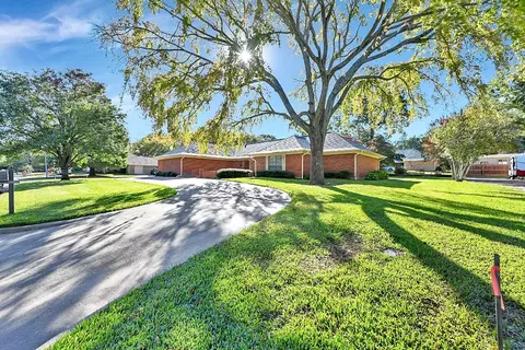 1177 E Oval Dr, Athens, TX 75751