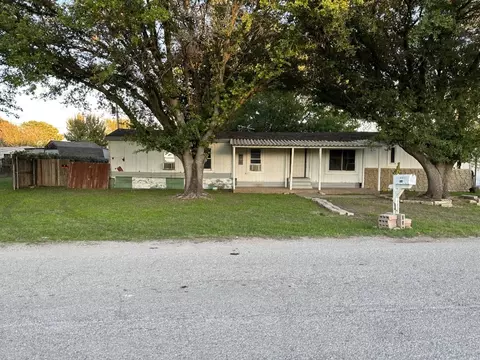 1902 Long Cir, Pelican Bay, TX 76020