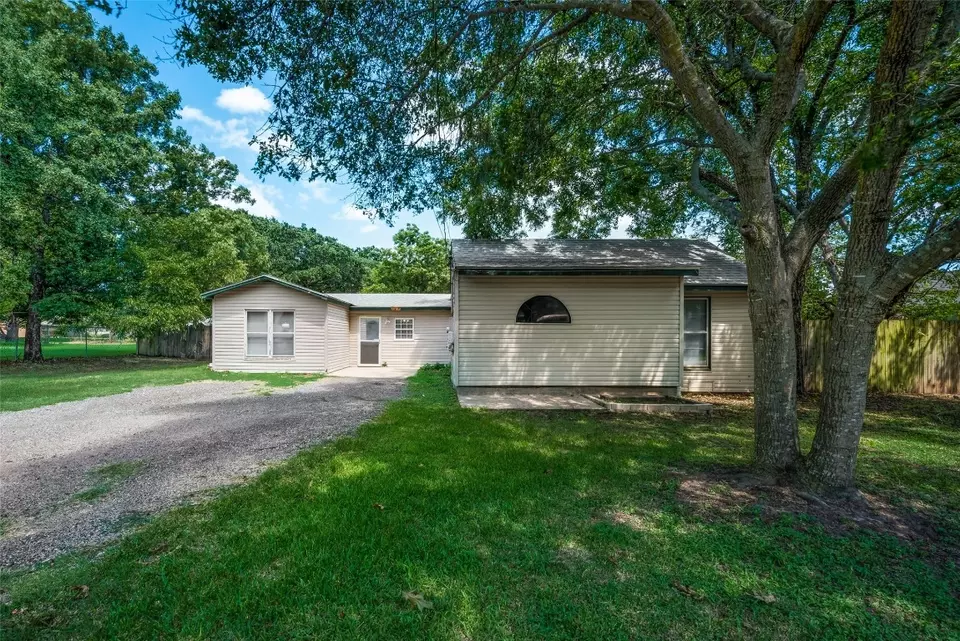 2916 Pueblo Trl, Lake Worth, TX 76135 21 Photos Movoto