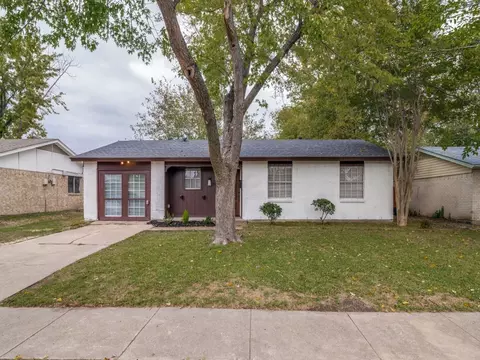 921 Shorehaven Dr, Garland, TX 75040