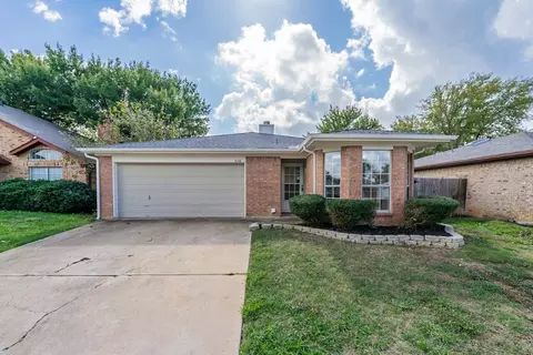 314 Moss Hill Dr, Arlington, TX 76018