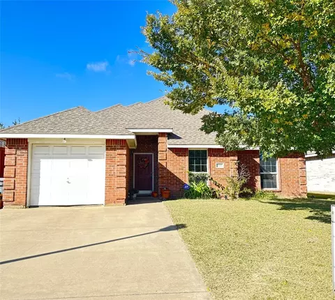 3335 Light Pointe Dr, Dallas, TX 75228