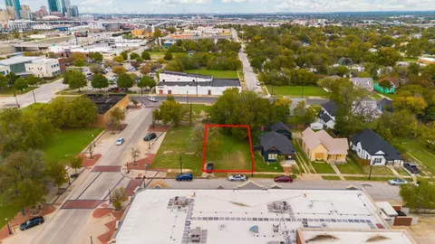 907 E Humbolt St, Fort Worth, TX 76104