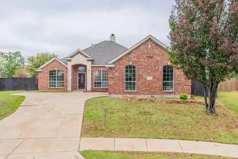 2748 Eastland Dr, Grand Prairie, TX 75052