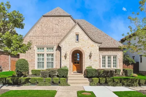 2225 Shakespeare St, Carrollton, TX 75010