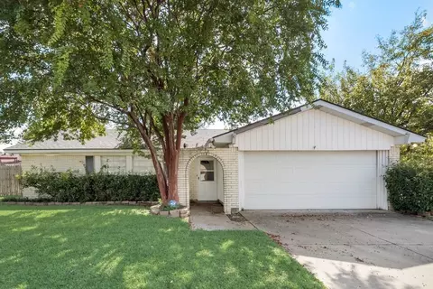 1916 Memphis Dr, Bedford, TX 76022