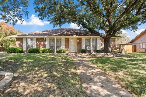 8713 Woodlake Dr, Rowlett, TX 75088