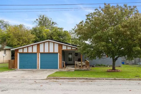 204 N Ervin St, Comanche, TX 76442