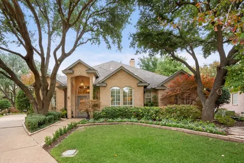 2884 Oakbriar Trl, Fort Worth, TX 76109
