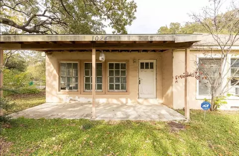 1024 Greenlee St, Denton, TX 76201