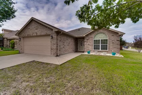 333 Hacienda Dr, Waxahachie, TX 75165
