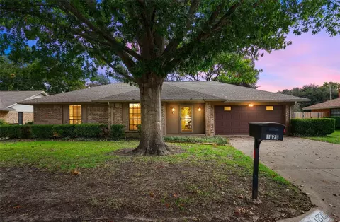 1820 Spruce Ln, Benbrook, TX 76126