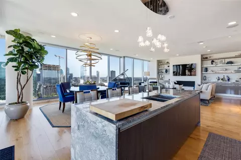 3130 N Harwood St #2105, Dallas, TX 75201