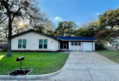28 Regents Park, Bedford, TX 76022