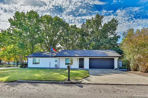 128 Brookshear Dr, Whitesboro, TX 76273