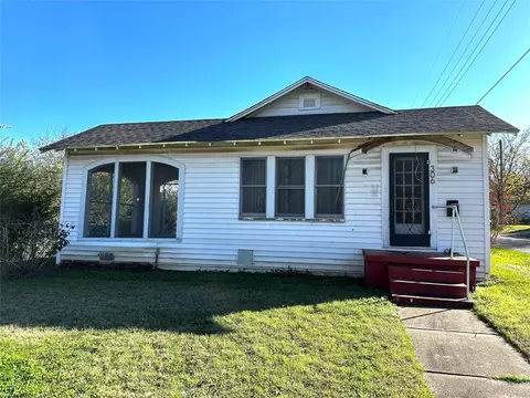 306 W College Ave, Clarksville, TX 75426
