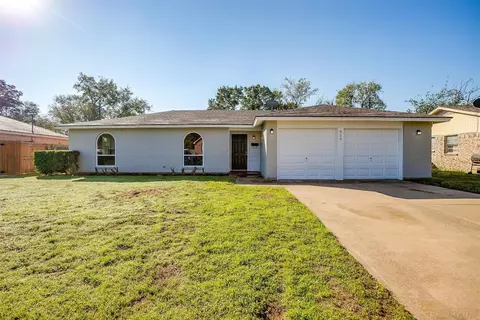829 Coury Rd, Everman, TX 76140