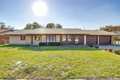 1911 Joslin St, Cleburne, TX 76033
