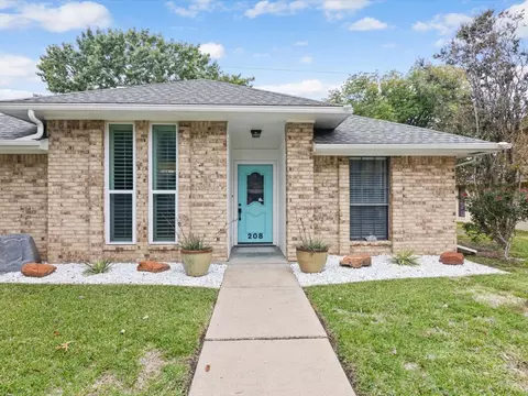 208 Buffalo Creek Dr, Waxahachie, TX 75165