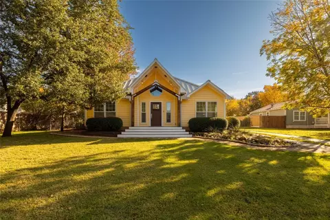 732 Forest St, Grapevine, TX 76051