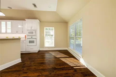 732 Forest St, Grapevine, TX 76051 photo 8