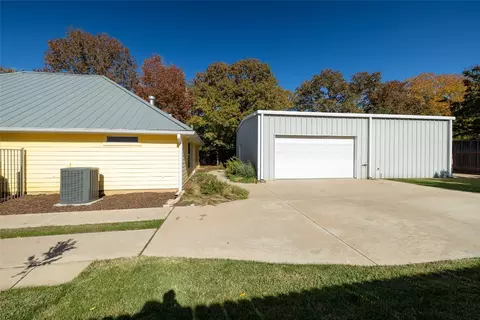 732 Forest St, Grapevine, TX 76051 photo 37