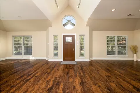 732 Forest St, Grapevine, TX 76051 photo 5