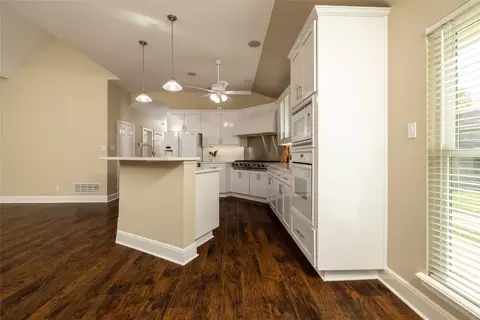 732 Forest St, Grapevine, TX 76051 photo 10