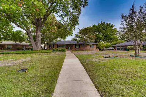 120 Overhill Dr, Waxahachie, TX 75165