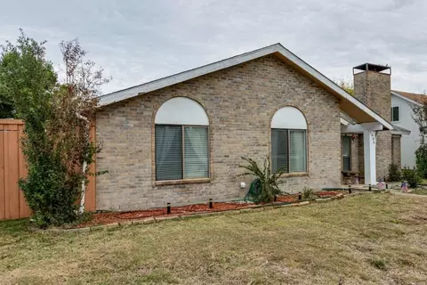 1905 Castle Dr, Garland, TX 75040