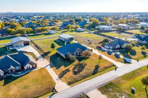 301 Lonesome Trl, Haslet, TX 76052