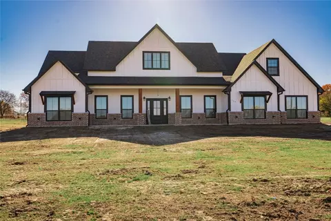 170 Trinity Cir, Bowie, TX 76230