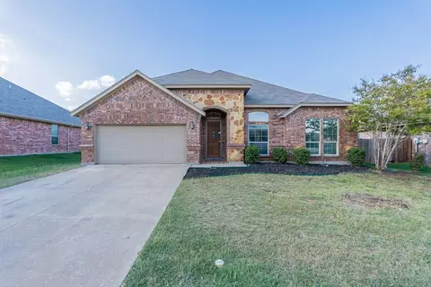 353 Prince John Dr, Saginaw, TX 76179