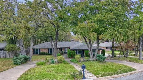 2401 Canyon Creek Dr, Sherman, TX 75092