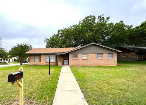 2017 Mesquite Trl, Hurst, TX 76054