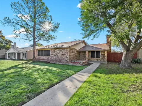 1726 Hartford Dr, Carrollton, TX 75007