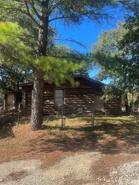 104 Fairwood Ln, Nocona, TX 76255
