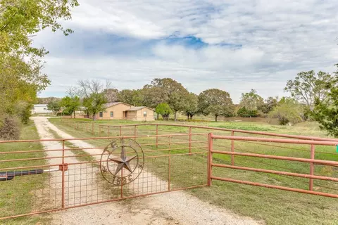 2420 Mazac Rd, Joshua, TX 76058