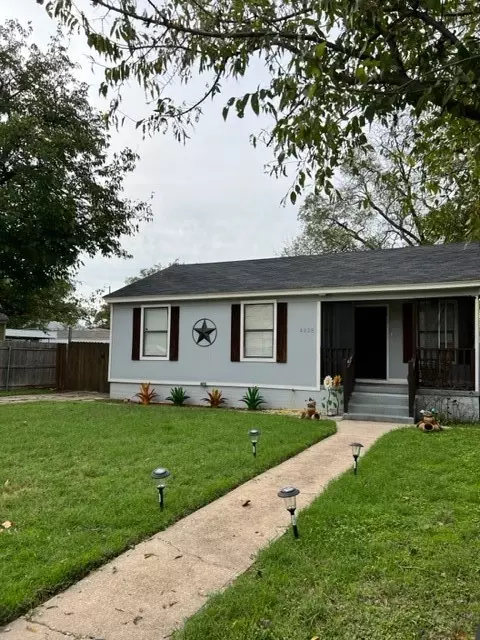 4828 Arc Dr, River Oaks, TX 76114