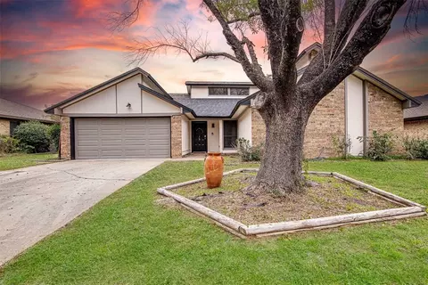 1421 Circle Ln, Bedford, TX 76022