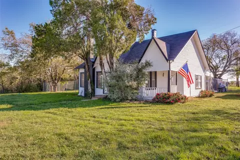 801 S Hampton Rd, Crowley, TX 76036