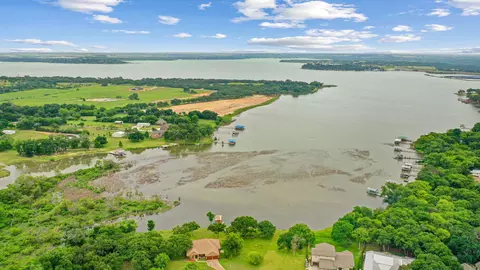 313 Familia Ct, Azle, TX 76020