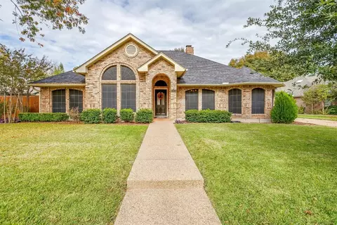 1321 Rio Grande Dr, Benbrook, TX 76126