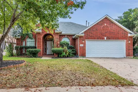 2833 Birmingham Dr, Grand Prairie, TX 75052