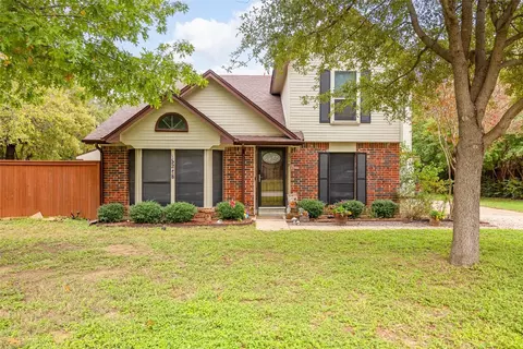 5218 Oak Springs Dr, Arlington, TX 76016