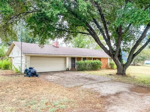 107 S Runnels Ave, Streetman, TX 75859