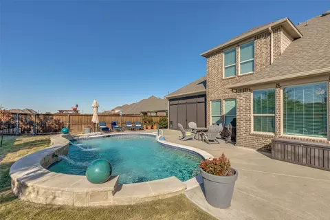 7921 Woodside Trl, North Richland Hills, TX 76182